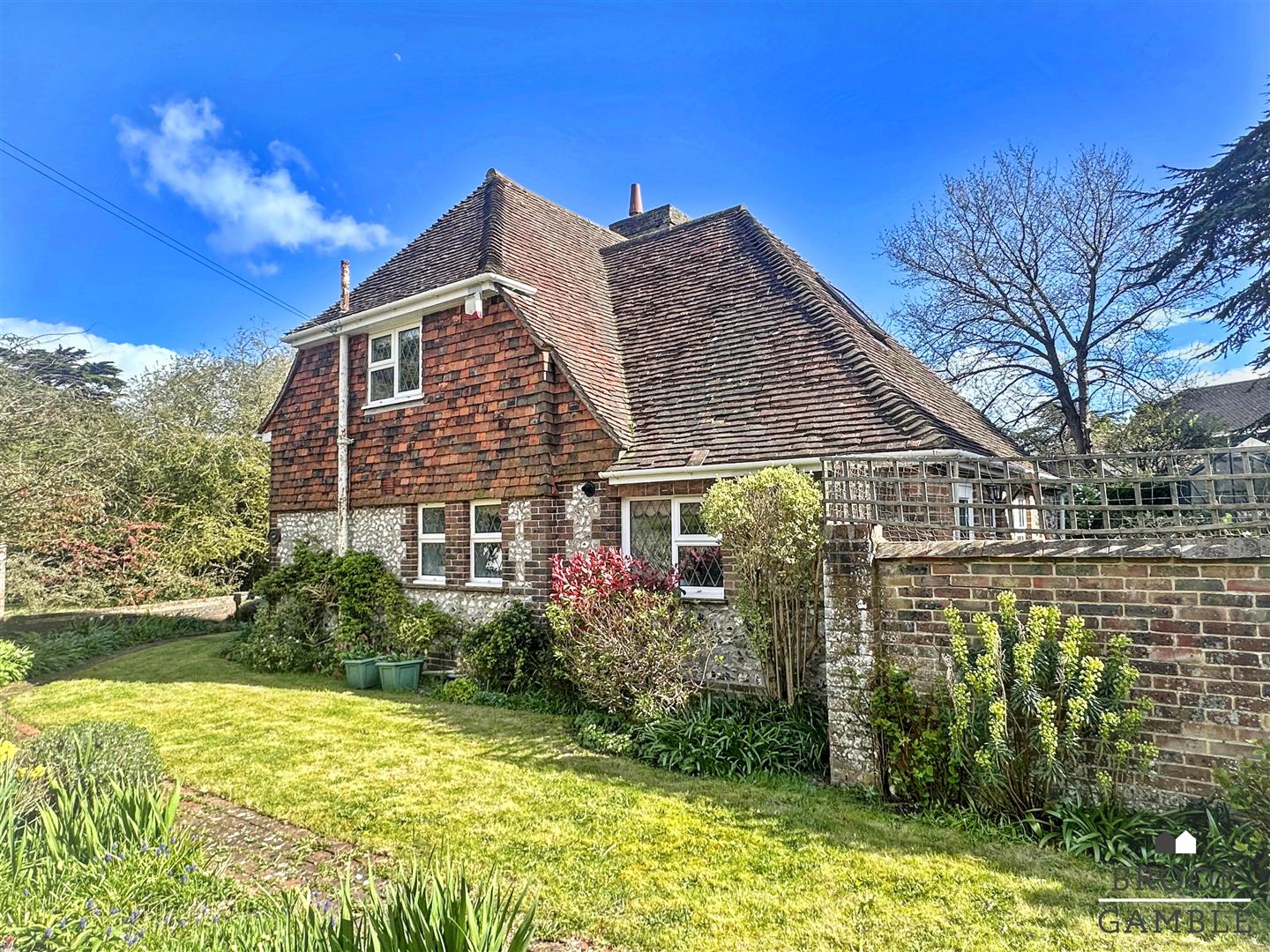 2 Bedroom House. Church Street in Eastbourne,  33